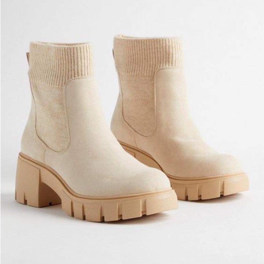 NWT $76 Torrid SWEATER GORE CHELSEA Boots TAN BEIGE Size 7 WW Extra Wide Fit